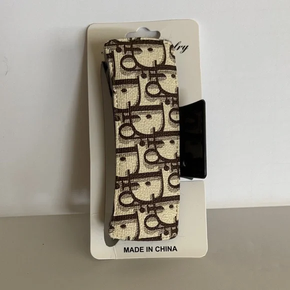 ☀️Brown Monogram Fashion Print Hair Clip - Picture 1 of 3